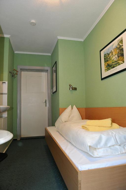 Hotel-Pension Haus Neustadt Bremen Room photo